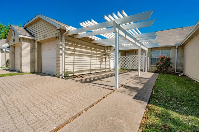 a view of a house with a backyard
