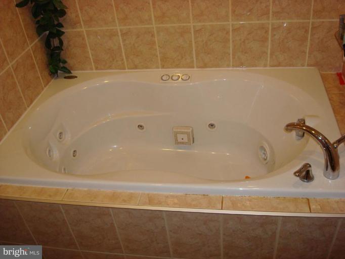 3940 Bel Pre Road, Unit 8 Silver Spring, MD 20906 - Photo 5 of 21 Master Bath