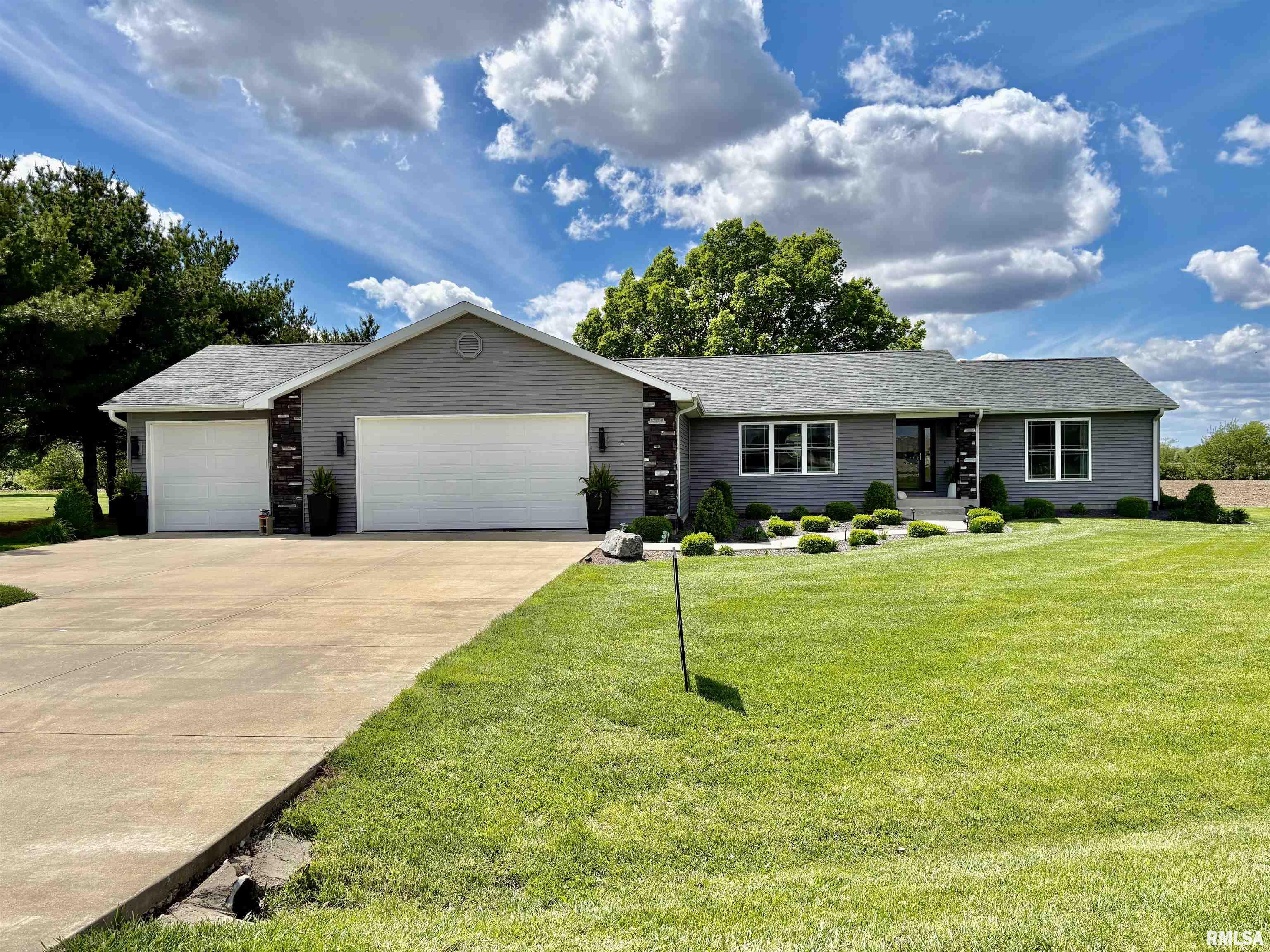 15 Trussell Road Jacksonville, IL 62650 - Photo 1 of 73 Gallery Image 1