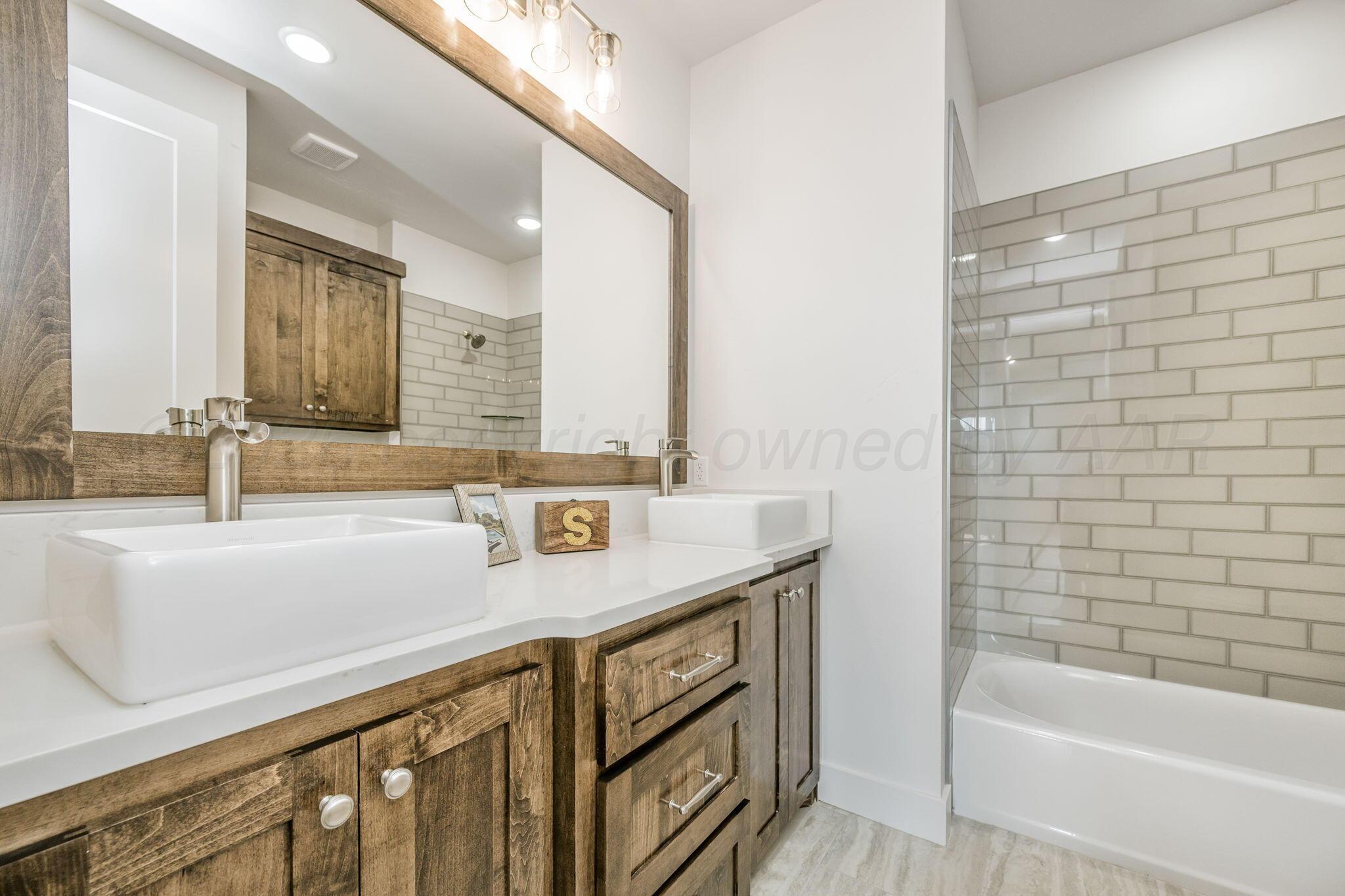 5806 Wesley Road Amarillo, TX 79119 - Photo 23 of 28 5806 Wesley Rd upstairs bath