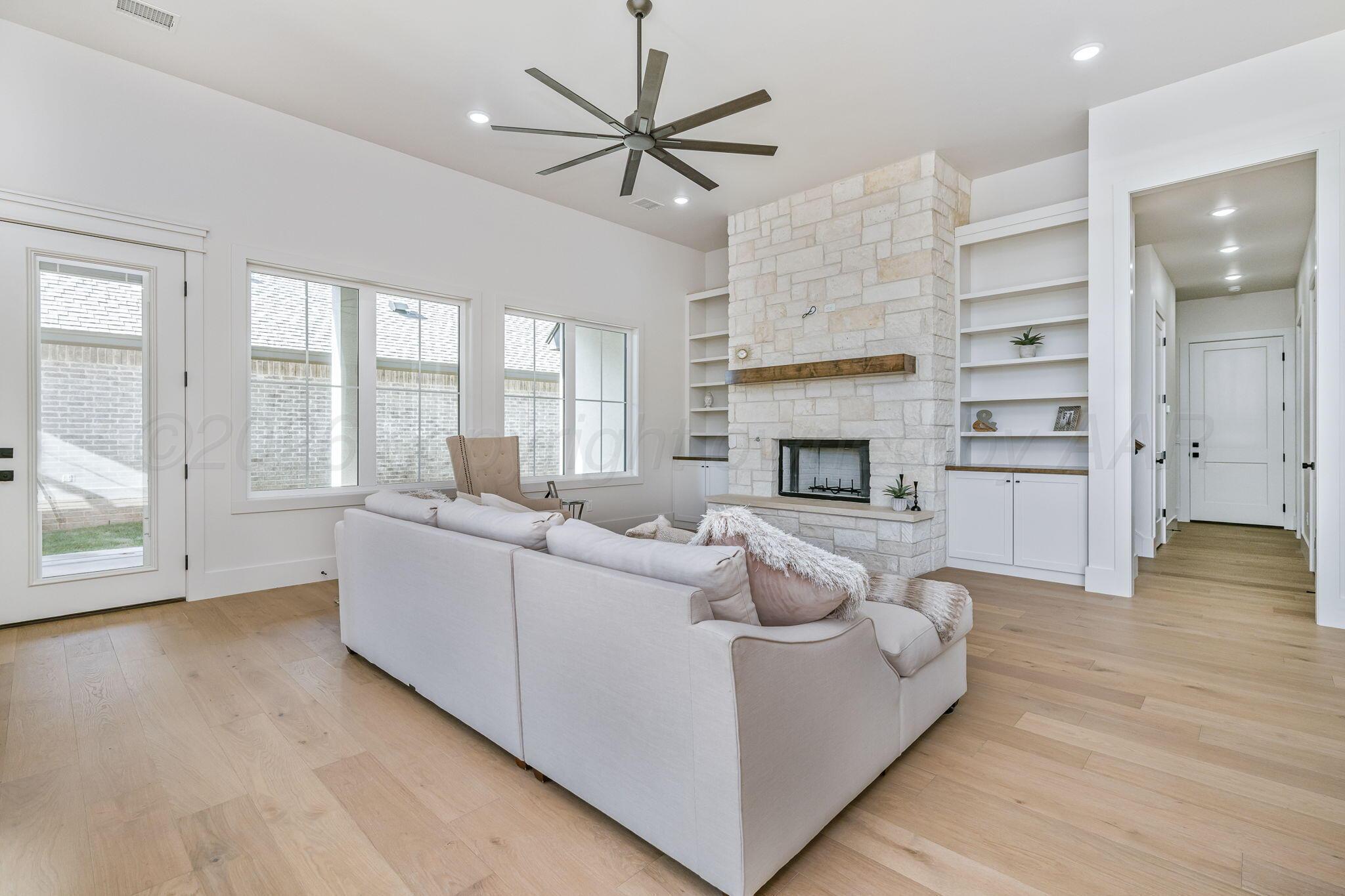 5806 Wesley Road Amarillo, TX 79119 - Photo 4 of 28 5806 Wesley Rd living