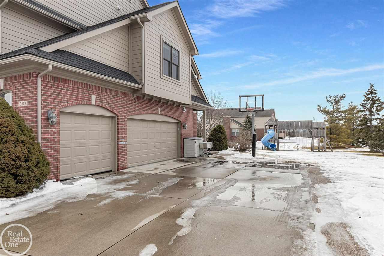 3579 Inverness Drive Rochester, MI 48306 - Photo 38 of 45 50066288-37.JPG