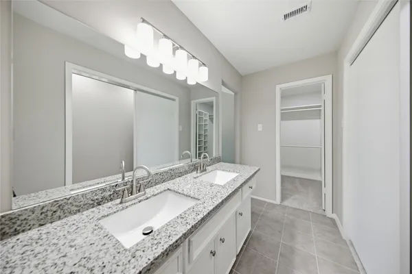 $2,400 | 21 Oldstream Court, The Woodlands, TX 77381
