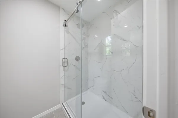 $2,400 | 21 Oldstream Court, The Woodlands, TX 77381