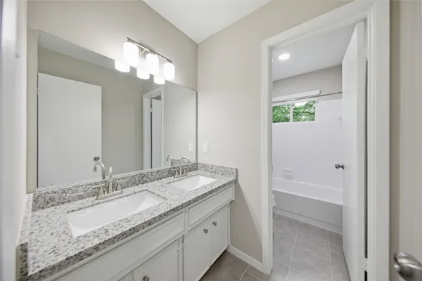 $2,400 | 21 Oldstream Court, The Woodlands, TX 77381