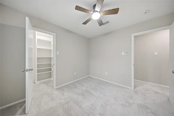 $2,400 | 21 Oldstream Court, The Woodlands, TX 77381