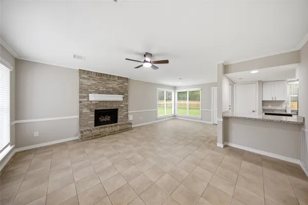 $2,400 | 21 Oldstream Court, The Woodlands, TX 77381