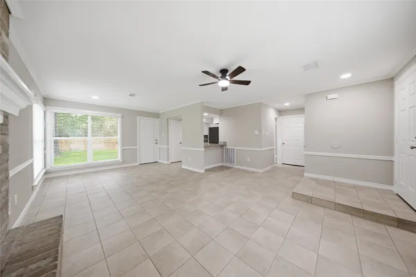 $2,400 | 21 Oldstream Court, The Woodlands, TX 77381