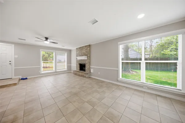 $2,400 | 21 Oldstream Court, The Woodlands, TX 77381