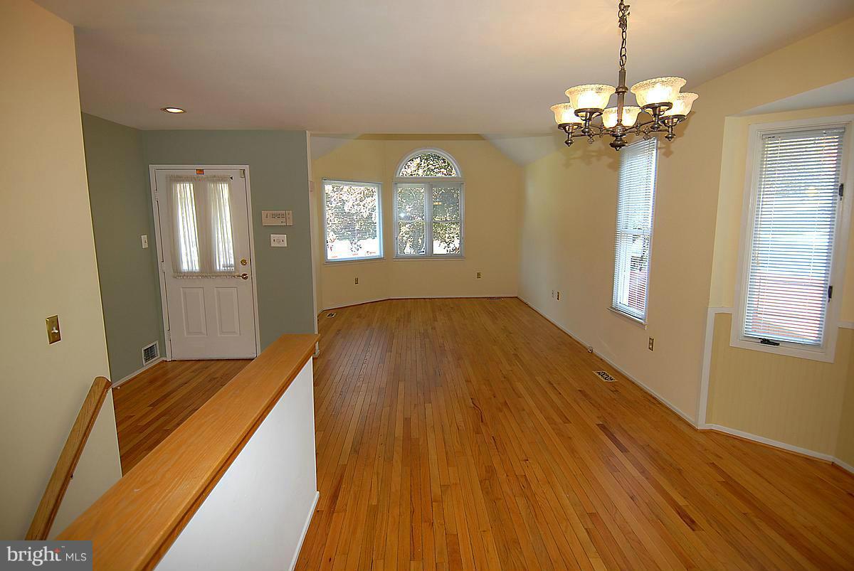 10043 Pratt Place Silver Spring, MD 20910 - Photo 6 of 22 Living Room/Dining Room