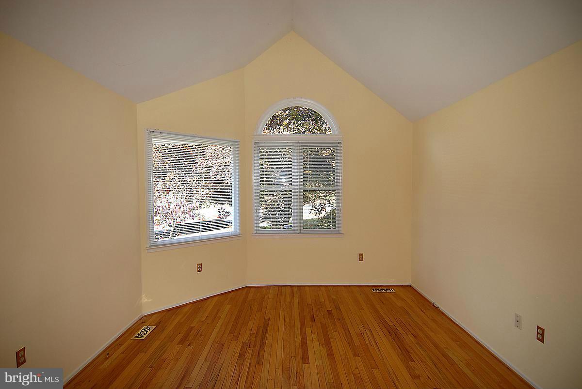 10043 Pratt Place Silver Spring, MD 20910 - Photo 7 of 22 Living Room