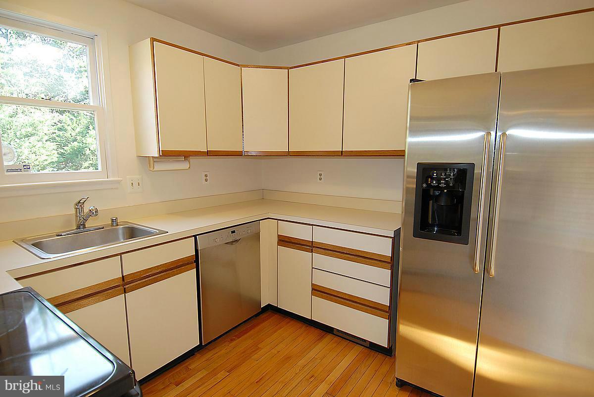 10043 Pratt Place Silver Spring, MD 20910 - Photo 8 of 22 Kitchen