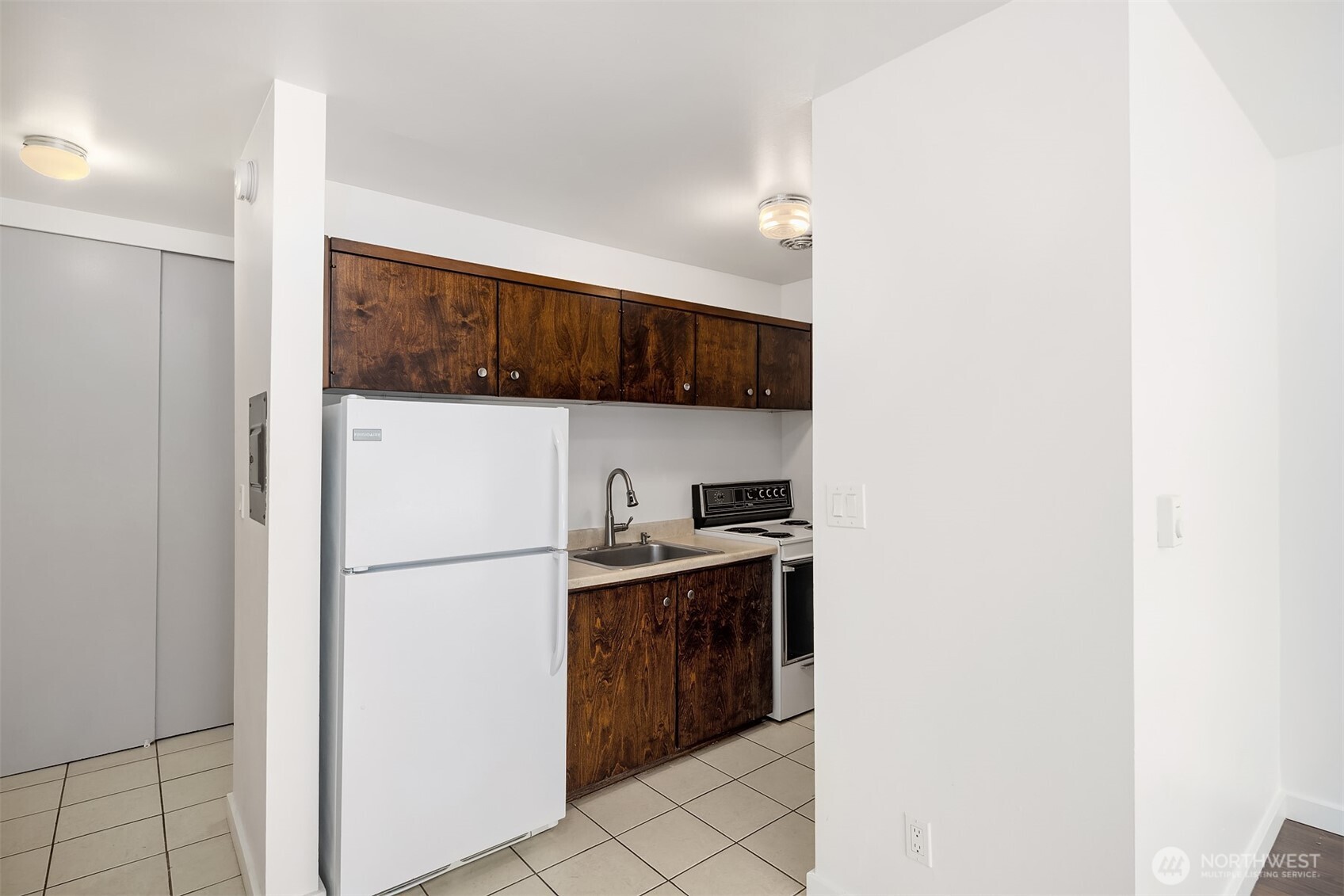 2233 Northeast 46th Street Seattle, WA 98105 - Photo 13 of 16