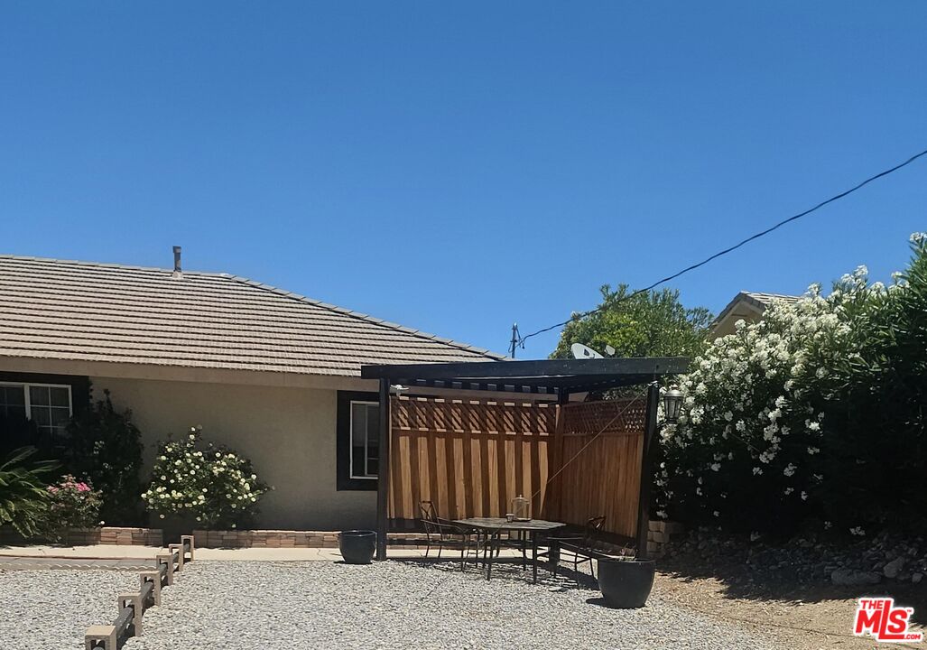 1168 Smoke Tree Road Pinon Hills, CA 92372 - Photo 5 of 37 Gallery Image 5