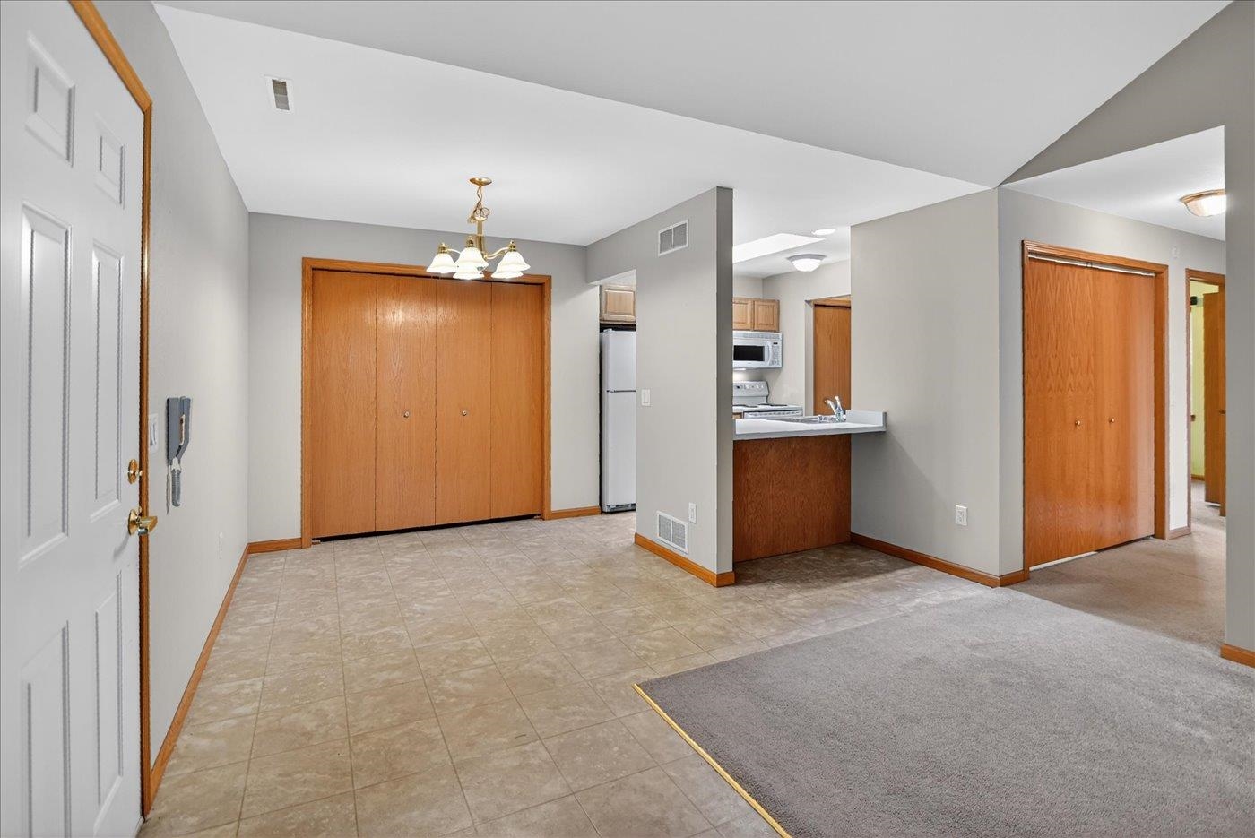 494 Cledell Street, Unit 4 Oregon, WI 53575 - Photo 10 of 49