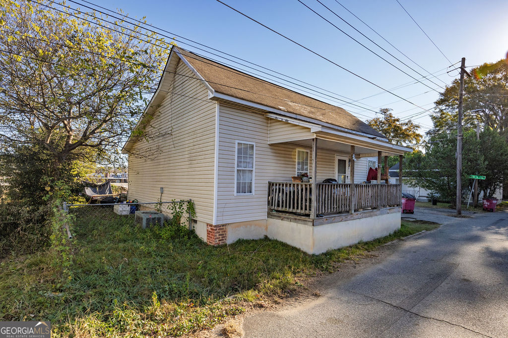 75 Short Street Macon, GA 31204 - Photo 4 of 23 a view of a house with backyard and sitting area