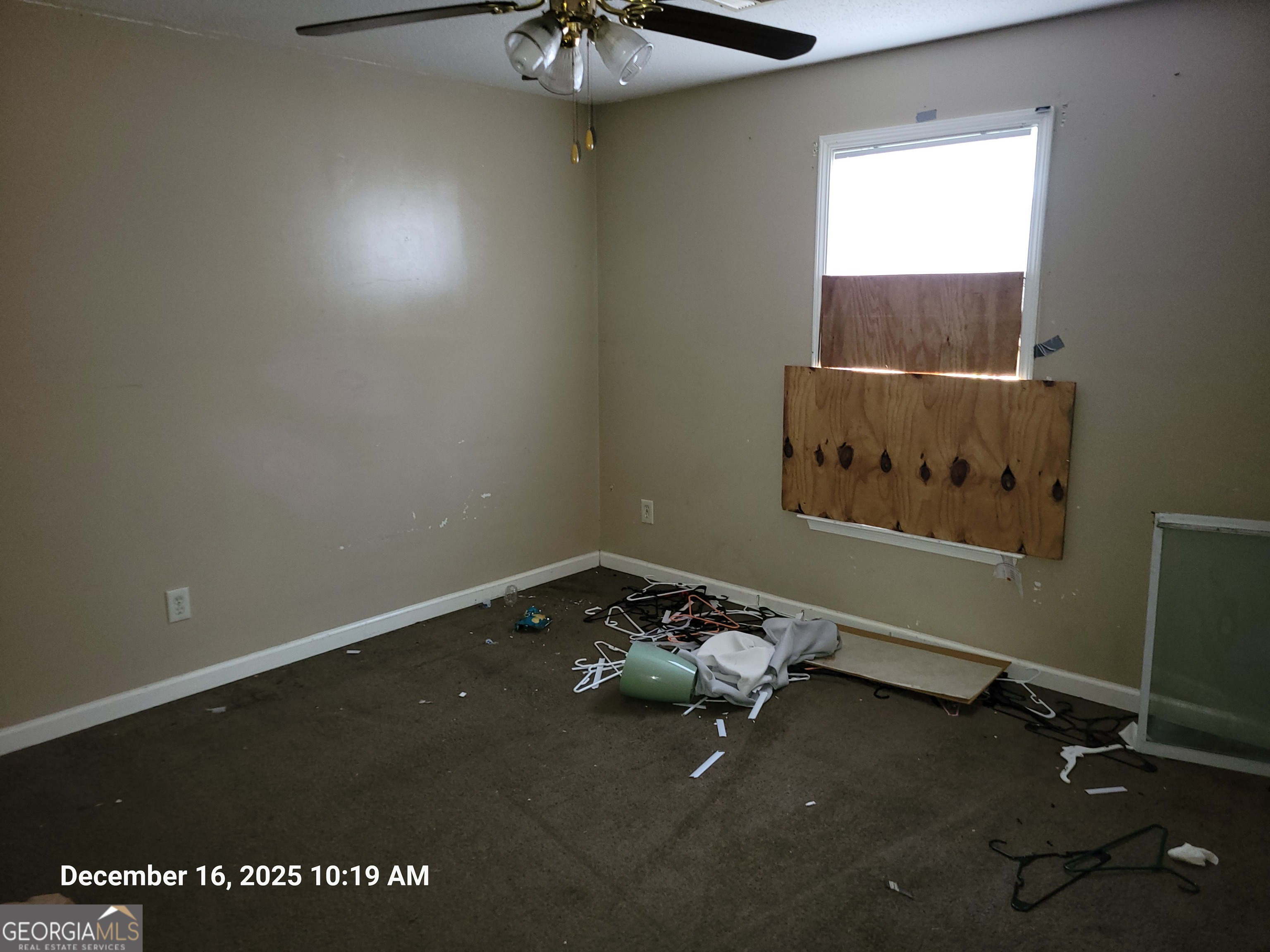 75 Short Street Macon, GA 31204 - Photo 6 of 23 an empty room with a window
