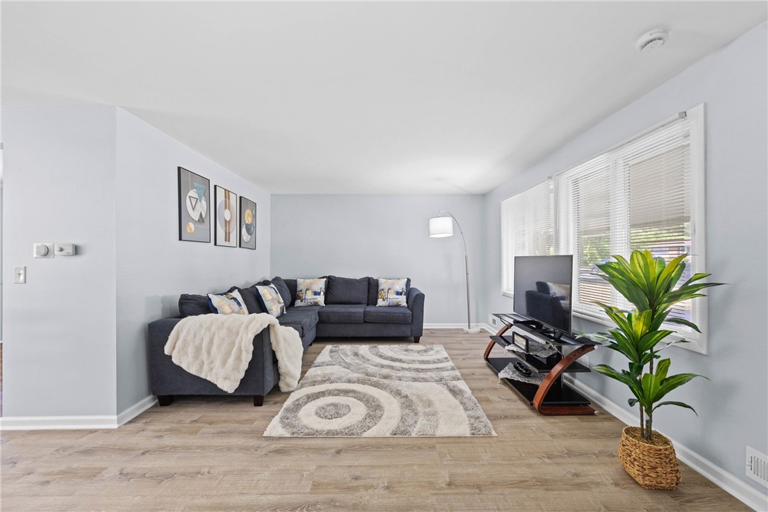 189 Lawson Road Greece, NY 14616 - Photo 4 of 31