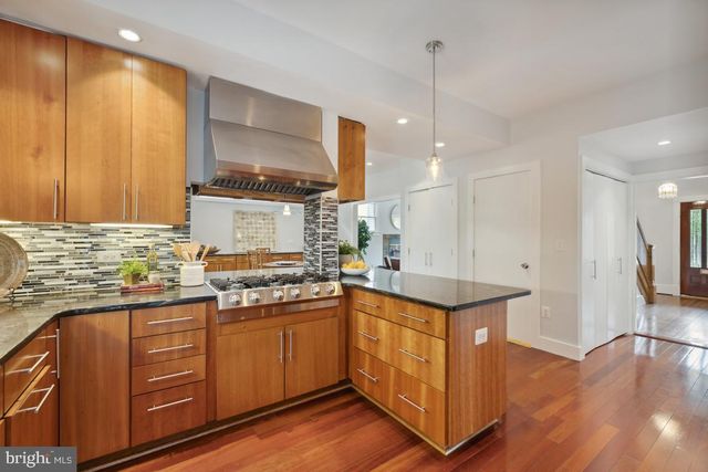 $1,357,500 | 622 19th Street South, Arlington, VA 22202