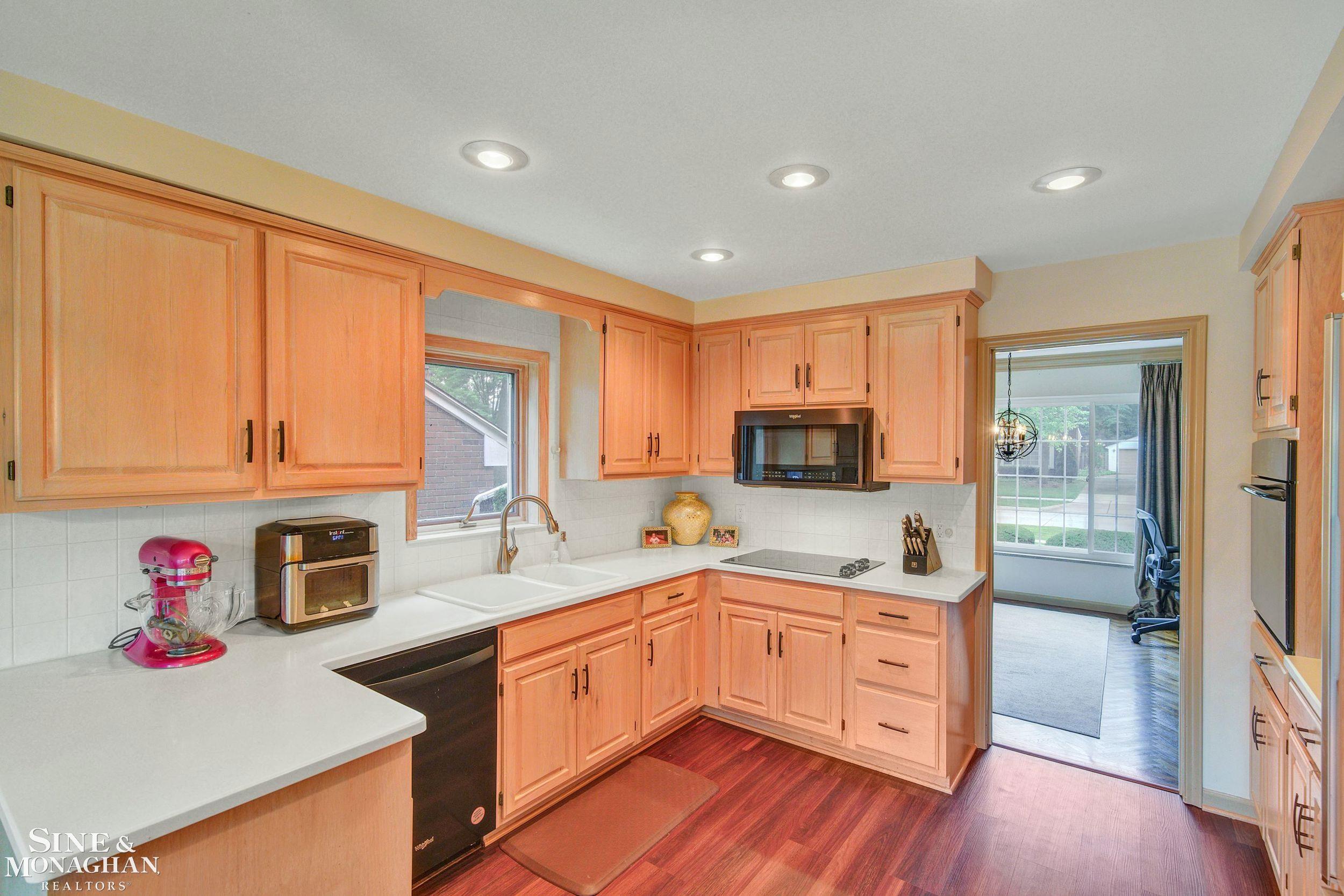 1886 Severn Road Grosse Pointe Woods, MI 48236 - Photo 7 of 38