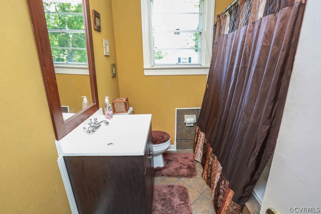 2008 Murdoch Road Henrico, VA 23229 - Photo 13 of 25 2nd floor hall bathroom