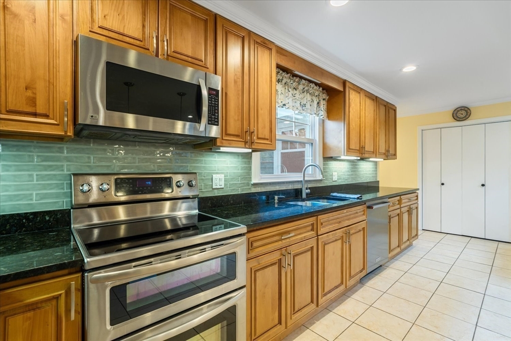 148 Pine Street Dover, MA 02030 - Photo 6 of 18