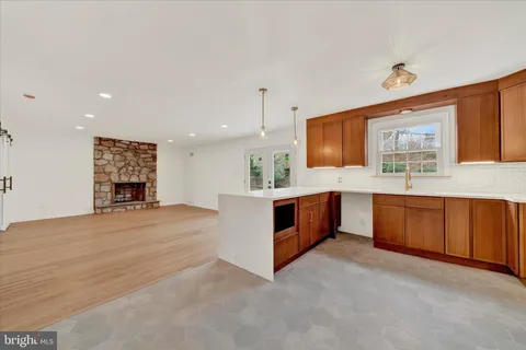 $725,000 | 658 West Rolling Road, Springfield, PA 19064