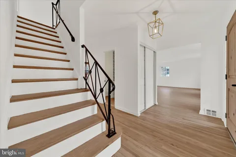 $725,000 | 658 West Rolling Road, Springfield, PA 19064