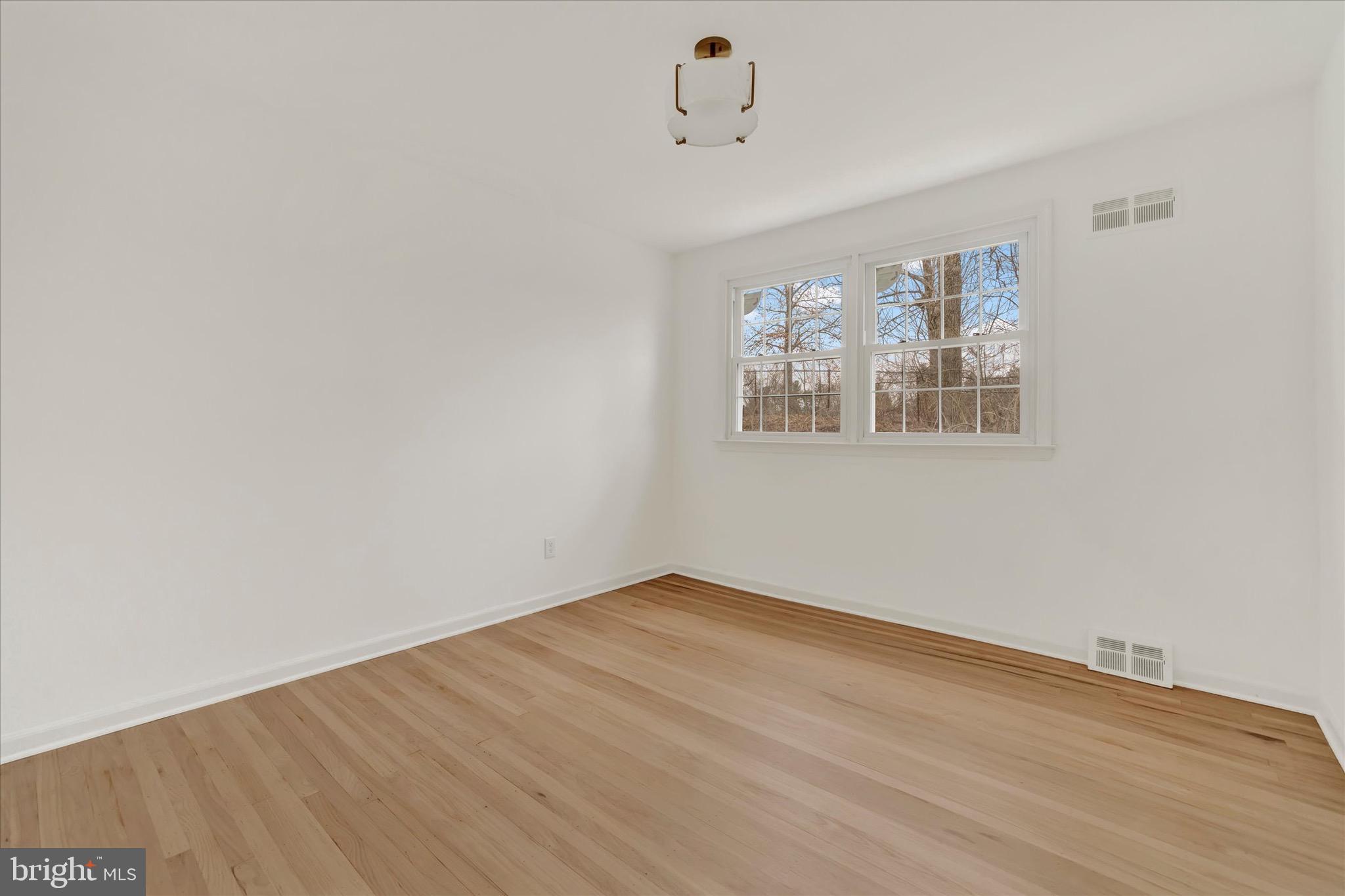 658 West Rolling Road Springfield, PA 19064 - Photo 24 of 53 Bedroom 2