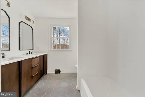 $725,000 | 658 West Rolling Road, Springfield, PA 19064