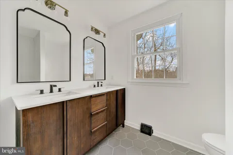 $725,000 | 658 West Rolling Road, Springfield, PA 19064