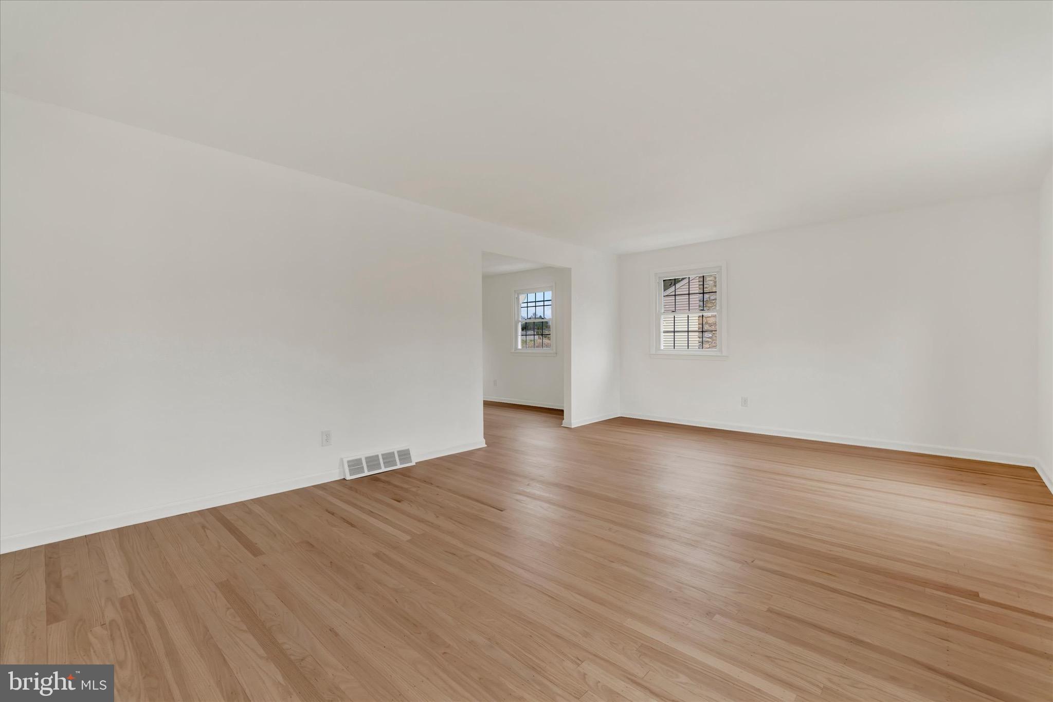 658 West Rolling Road Springfield, PA 19064 - Photo 5 of 53