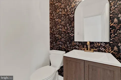 $725,000 | 658 West Rolling Road, Springfield, PA 19064