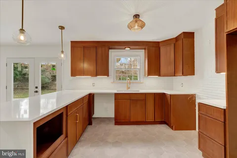 $725,000 | 658 West Rolling Road, Springfield, PA 19064