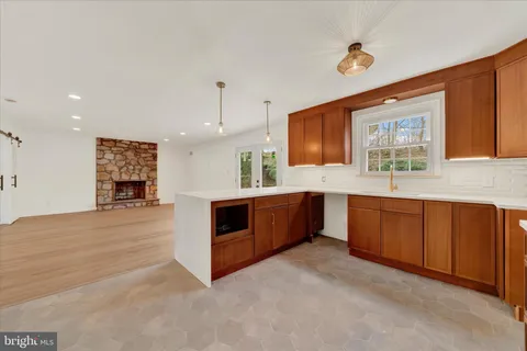 $725,000 | 658 West Rolling Road, Springfield, PA 19064