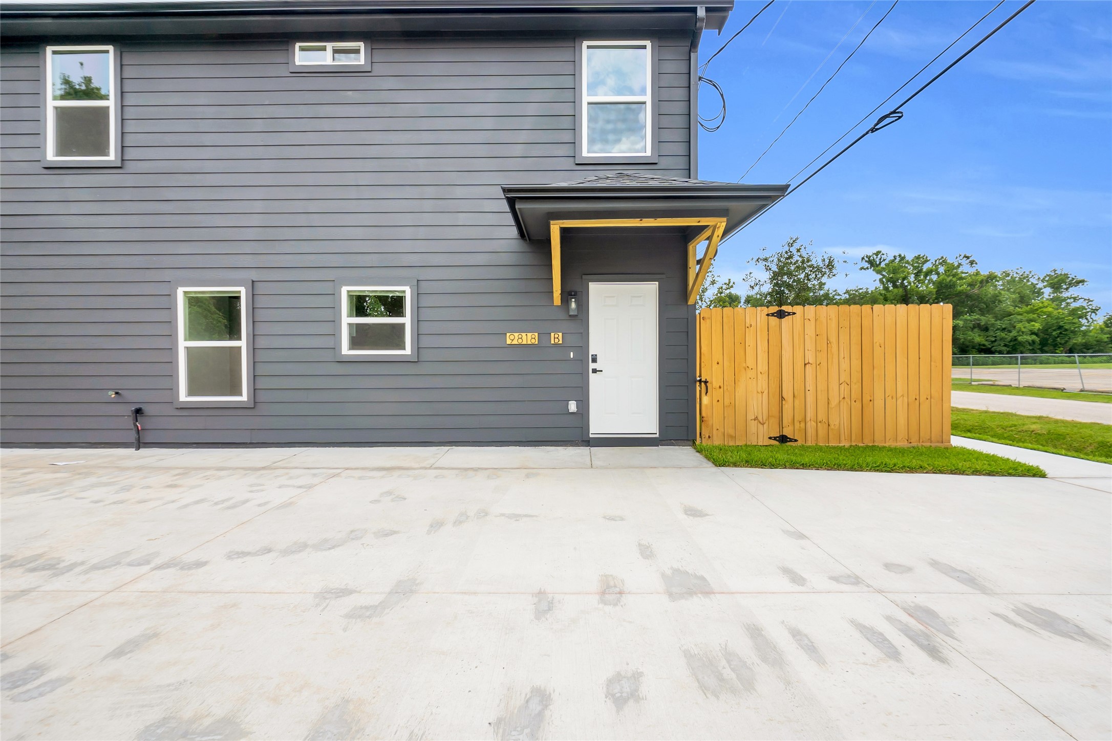 9818 Sandra Street, Unit B Houston, TX 77016 - Photo 19 of 19 a view of outdoor space and yard