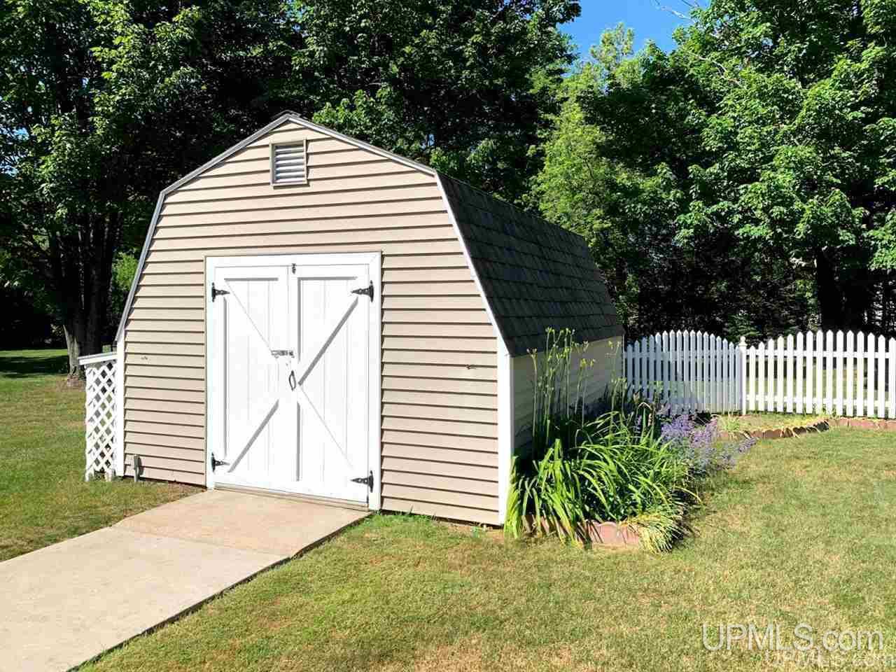 4870 Danforth Road Escanaba, MI 49829 - Photo 6 of 33