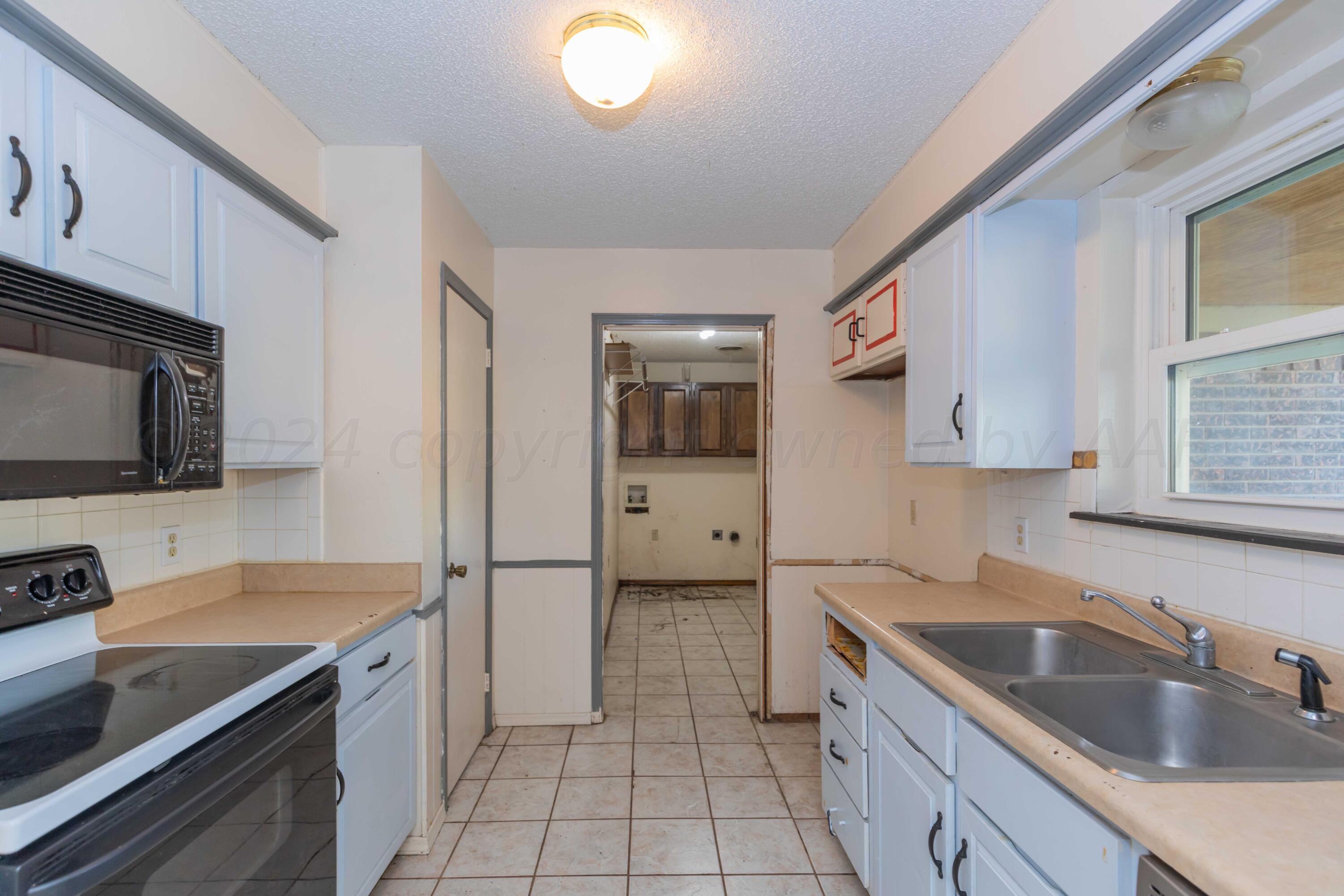 5304 Leigh Avenue Amarillo, TX 79110 - Photo 20 of 36 a kitchen that has a sink and a stove in it