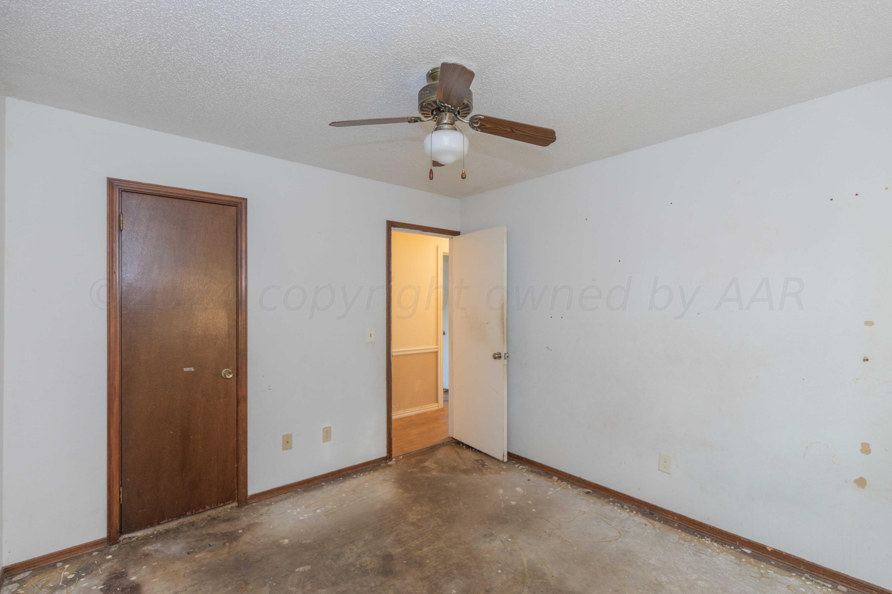 5304 Leigh Avenue Amarillo, TX 79110 - Photo 8 of 36 a view of an empty room with a window