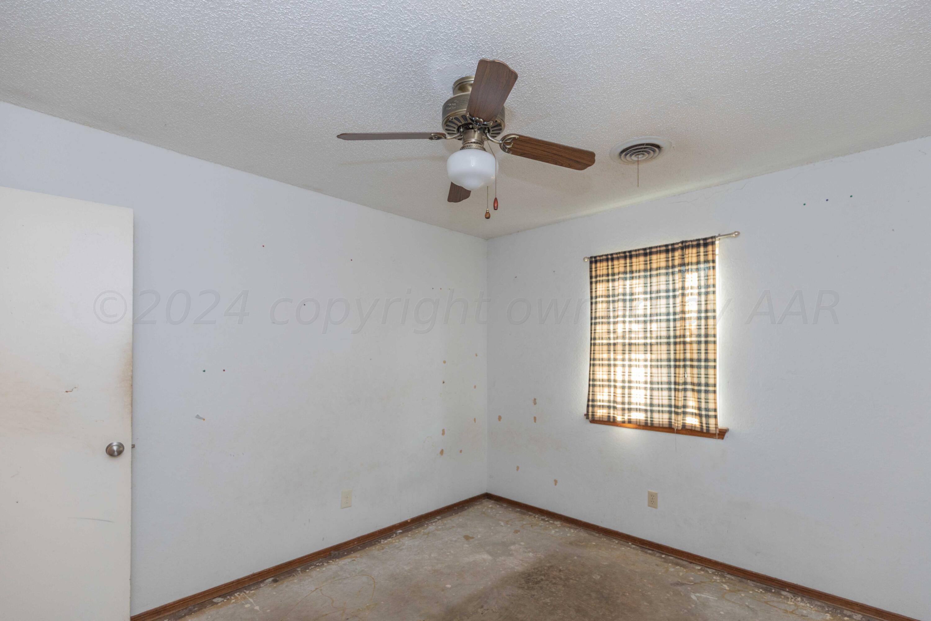 5304 Leigh Avenue Amarillo, TX 79110 - Photo 9 of 36 a view of empty room with ceiling fan
