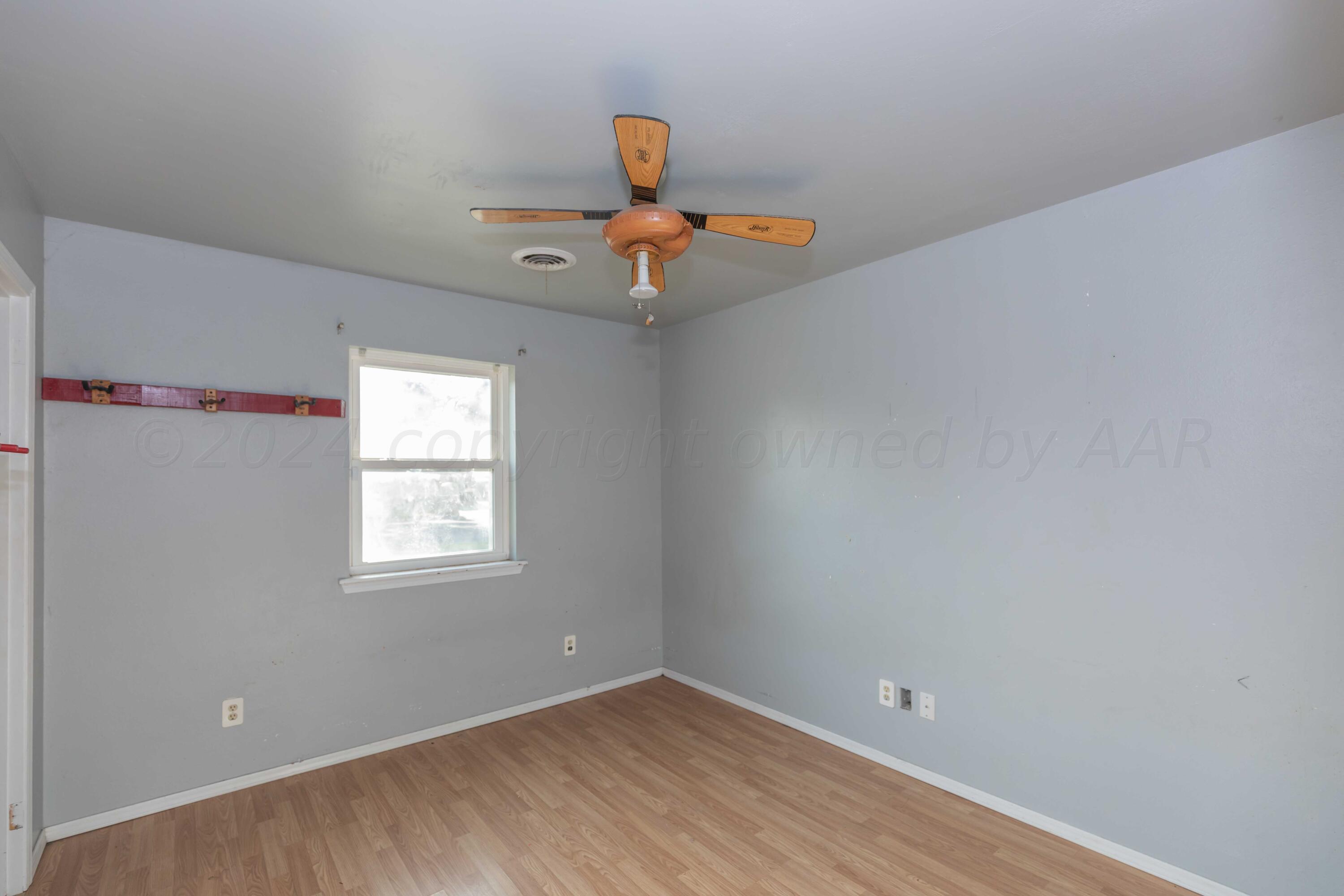 5304 Leigh Avenue Amarillo, TX 79110 - Photo 10 of 36 an empty room with a window