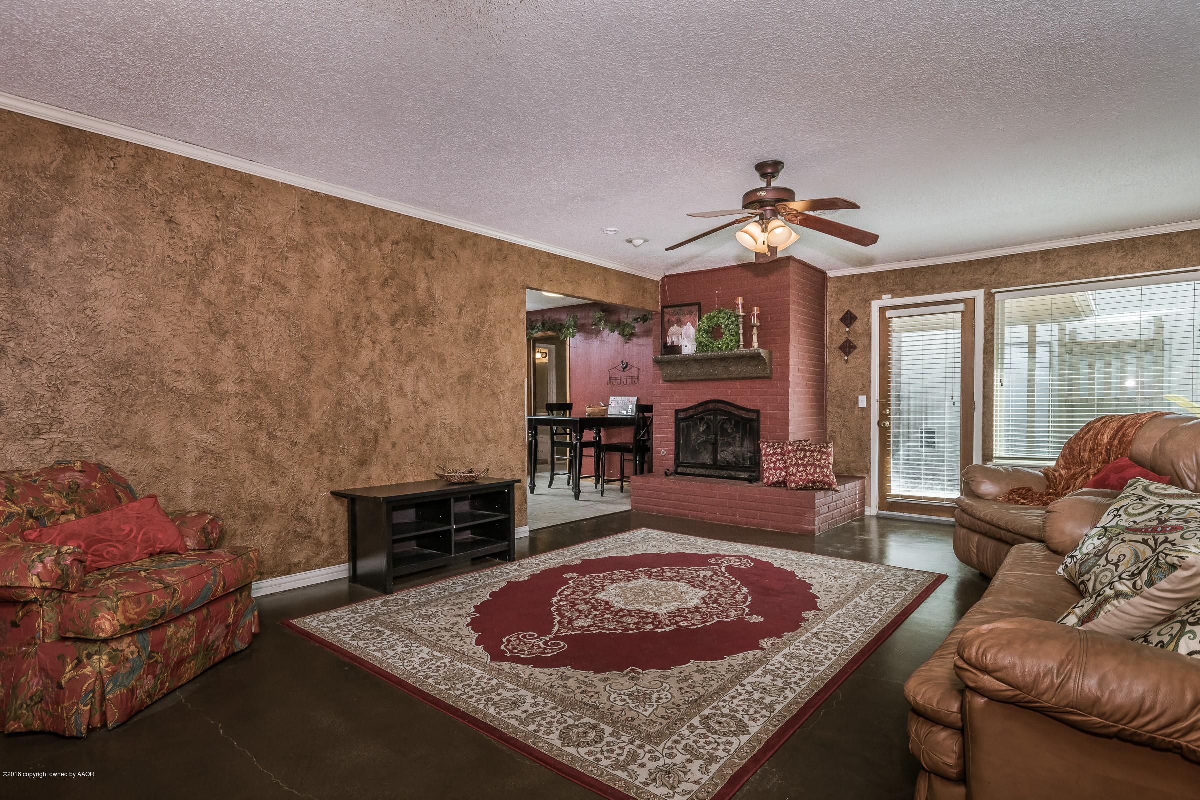 4821 South Rusk Street Amarillo, TX 79110 - Photo 2 of 24 003_Living Room_-2
