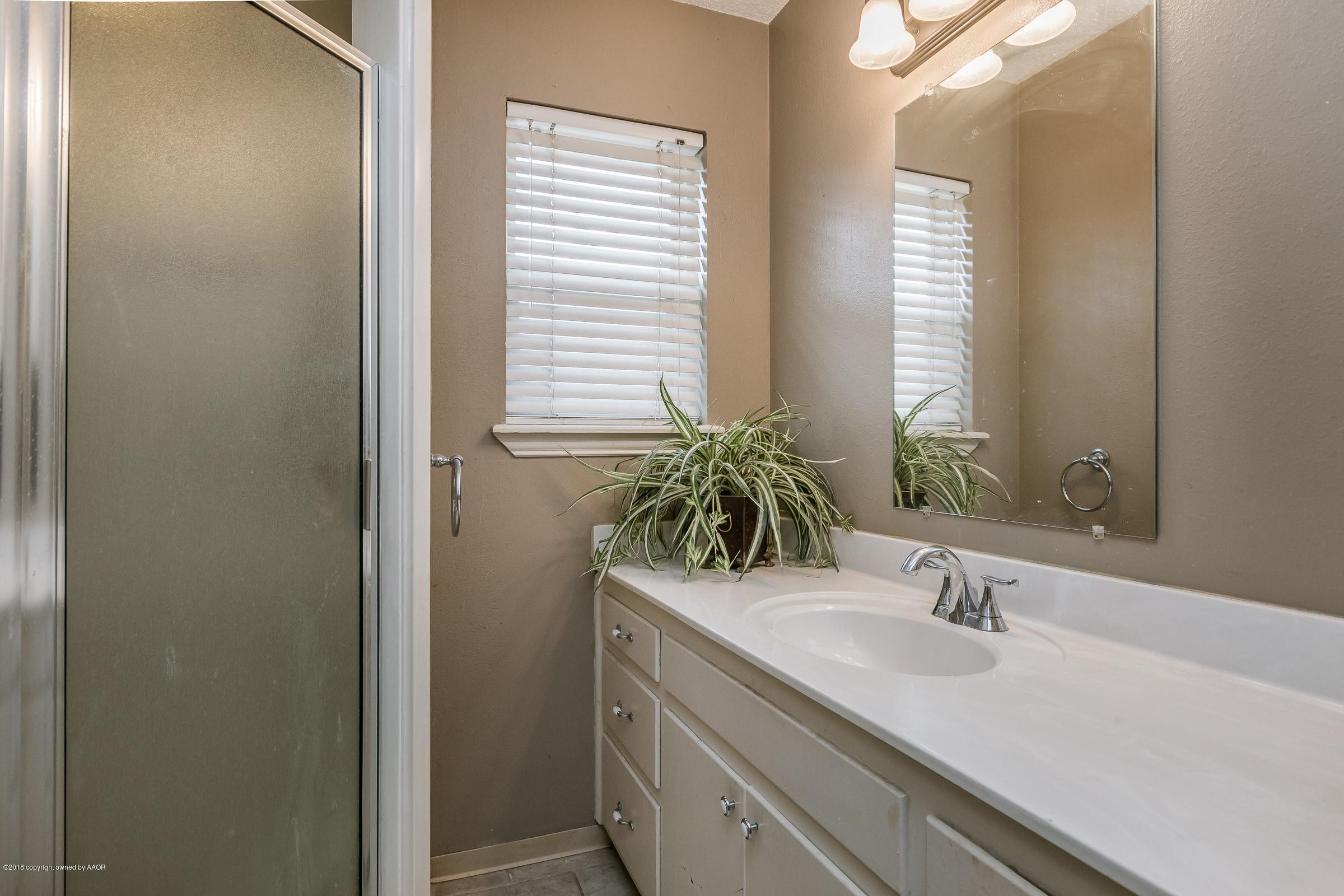 4821 South Rusk Street Amarillo, TX 79110 - Photo 12 of 24 012_Master Bathroom_