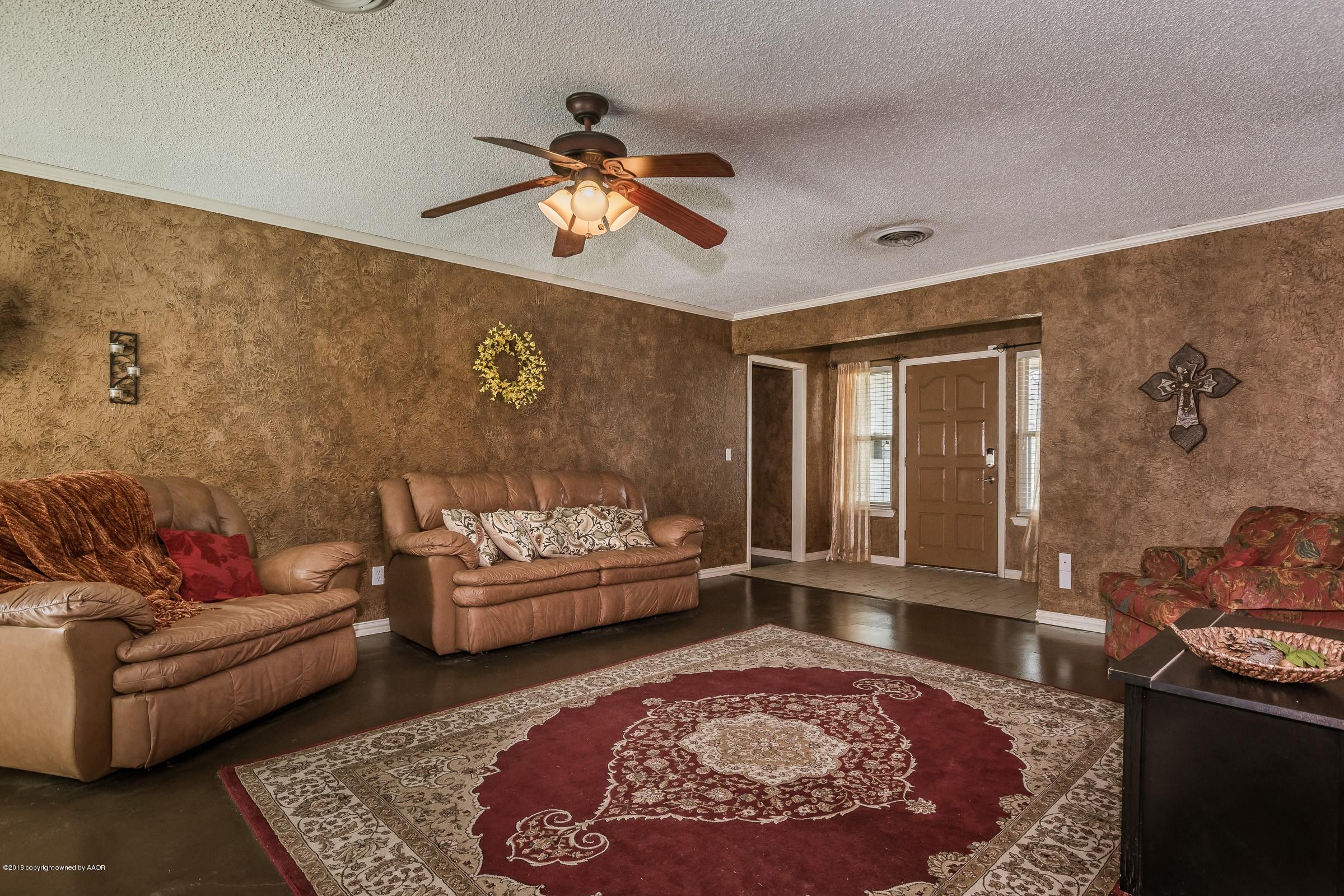 4821 South Rusk Street Amarillo, TX 79110 - Photo 6 of 24 004_Living Room_-3