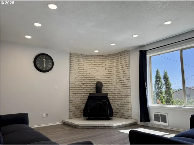 a view of entryway with livingroom and furniture