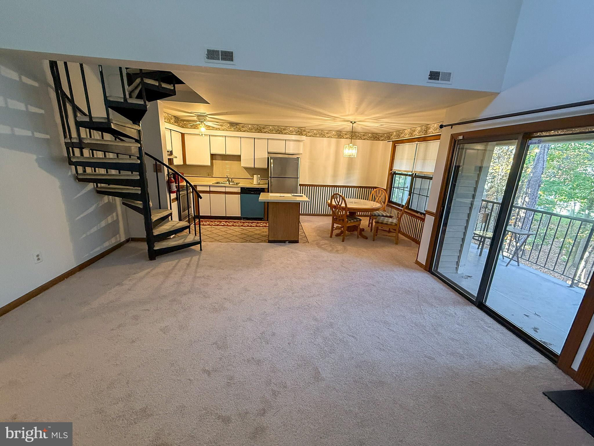 19 Summit Court Marlton, NJ 08053 - Photo 4 of 24 Living Dining Kitchen