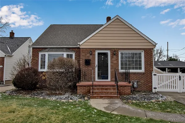 $268,000 | 371 Potters Road, West Seneca, NY 14220