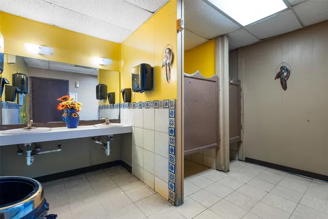 a room with sink and mirror