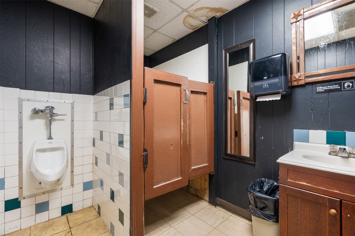 13436 State Highway 71 Bee Cave, TX 78738 - Photo 19 of 35 a bathroom with a sink and a mirror