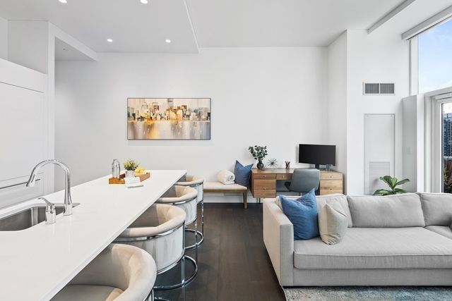 $1,775,000 | 50 Liberty, Unit PH1H, Boston, MA 02210
